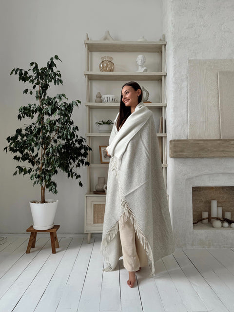 Marsel 2Face Light Grey Dwustronny koc z wełny merynosa 140x200cm przytulny w jasnych kolorach