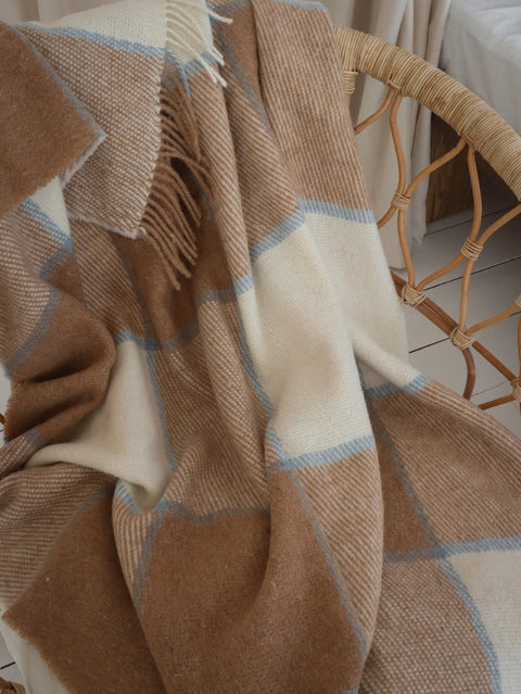 Elf Oliver New Zealand Wool Blanket – Light Checker Pattern, Cozy Elegance