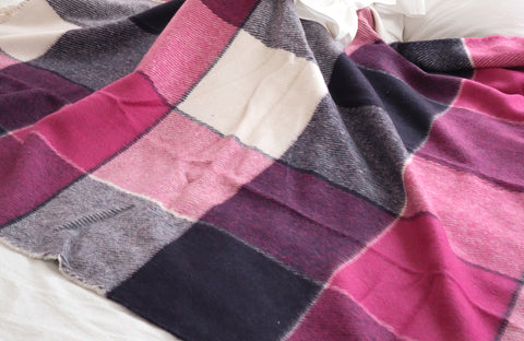 Elf Lilac & Purple Koc z wełny nowozelandzkiej 140×200 jasna szachownica