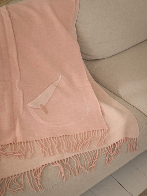 Szal-koc z kieszeniami odcień Tea Rose - elegancja i komfort na co dzień