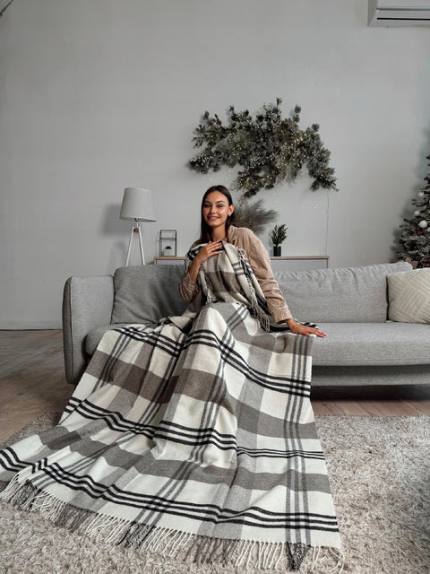 Merino Checked Throw Koc wełniany w klasyczną kratę 140x200 cm - elegancki, dekoracyjny