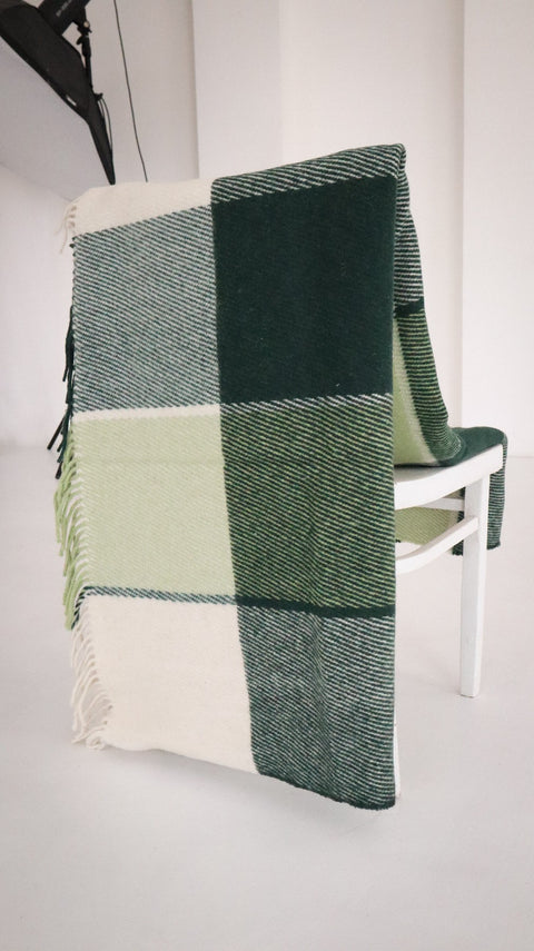 Elf Green & Ivory Koc z wełny nowozelandzkiej w kratkę z odcieniami zieleni 170x210 cm