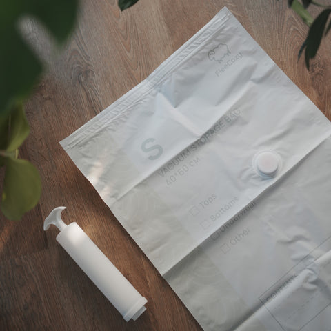 Set of 12 FleeCozy Vacuum Storage Bags, Assorted Sizes + Pump