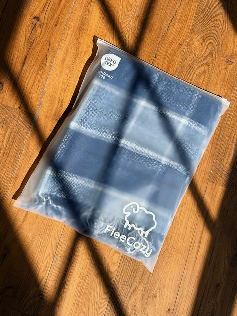 Palermo Light Blue Koc z miękką wełną w niebieskiej kracie klasycznej 140x200 dekoracyjny