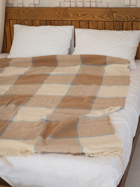 Elf Oliver New Zealand Wool Blanket – Light Checker Pattern, Cozy Elegance
