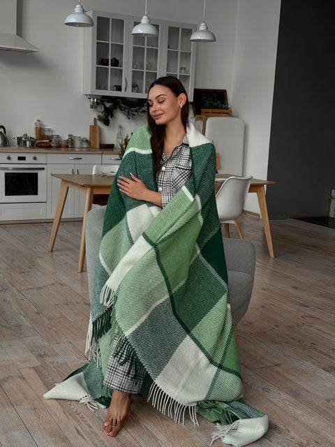 Elf Green & Ivory Koc z wełny nowozelandzkiej w kratkę z odcieniami zieleni 170x210 cm
